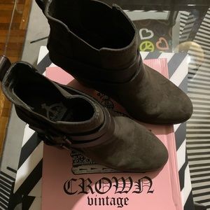 EUC Crown Vintage Dark Brown Fabric Boots